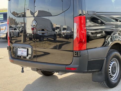 Used 2024 Mercedes-Benz Sprinter 2500 image 8
