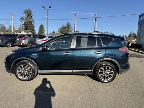 Used 2017 Toyota RAV4 Limited image 8