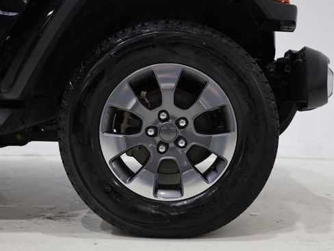 Used 2018 Jeep Wrangler Unlimited Sahara w/ Cold Weather Group image 11