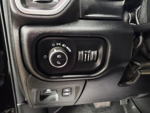 Used 2019 RAM 1500 Laramie image 18