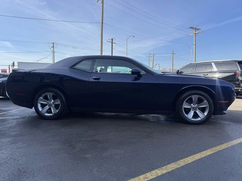 Used 2016 Dodge Challenger SXT image 4