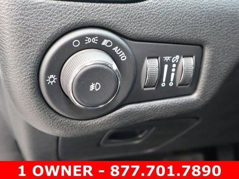 Used 2021 Jeep Cherokee Latitude Plus image 19