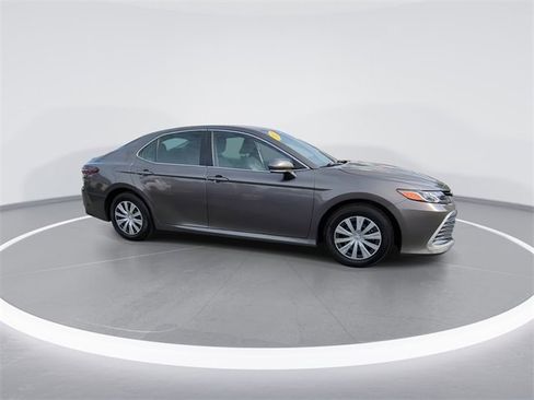 Used 2023 Toyota Camry LE image 9