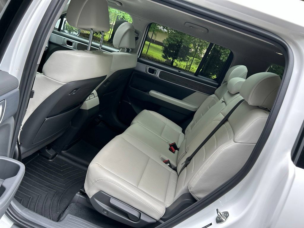 Used 2024 Hyundai Santa Fe Limited AWD/4WD image 27