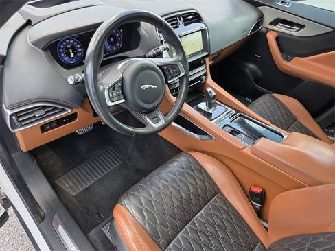 Used 2020 Jaguar F-PACE SVR image 10
