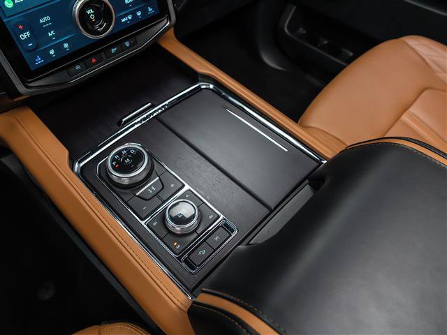 Used 2023 Ford Expedition Platinum AWD/4WD image 28