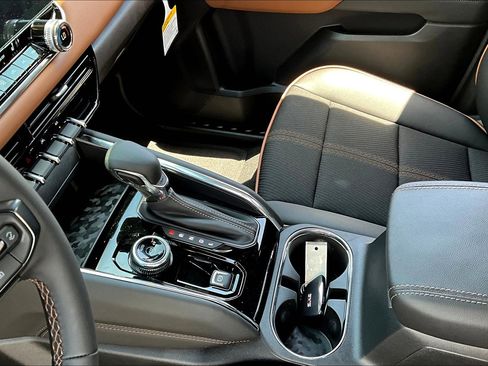 New 2025 GMC Canyon AT4 image 8