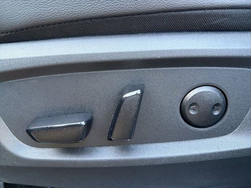 Used 2025 Nissan Pathfinder SL image 16