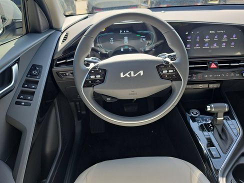 New 2026 Kia Niro EX FWD image 13