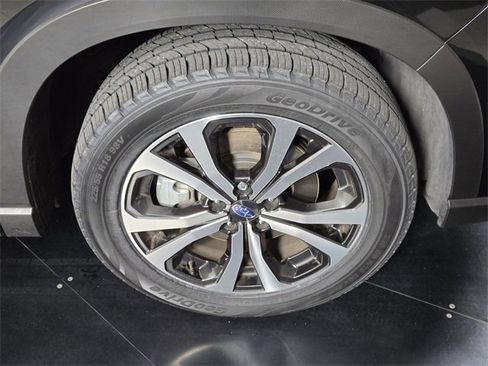 Used 2022 Subaru Forester Limited w/ Popular Package #3 image 9