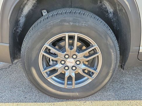 Used 2025 GMC Acadia Elevation image 6