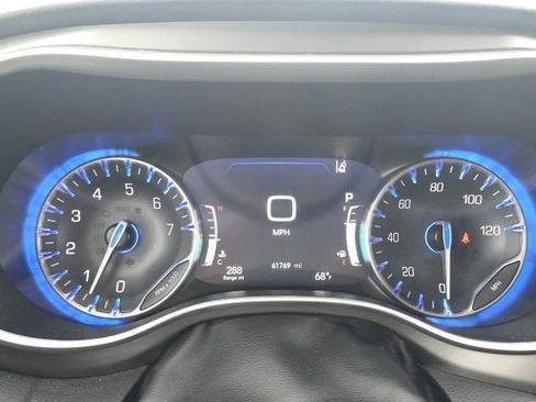 Used 2024 Chrysler Pacifica Touring-L FWD image 14