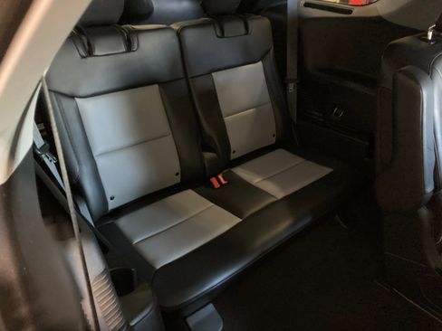 Used 2022 Ford Explorer XLT w/ Equipment Group 202A image 8