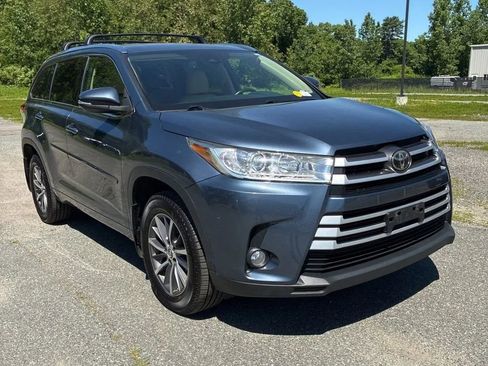 Used 2017 Toyota Highlander XLE AWD/4WD image 12