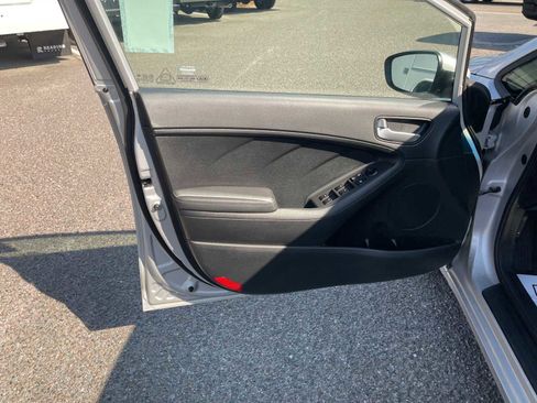 Used 2017 Kia Forte LX FWD image 10