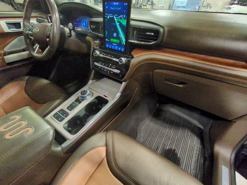 Used 2022 Ford Explorer King Ranch w/ Premium Technology Package image 25