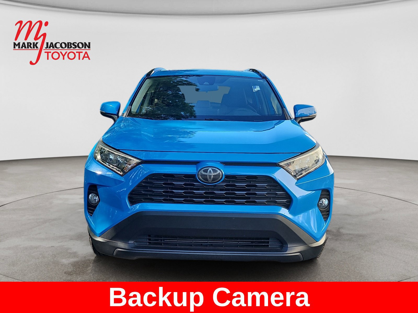 Used 2019 Toyota RAV4 XLE w/ Convenience Package FWD image 2