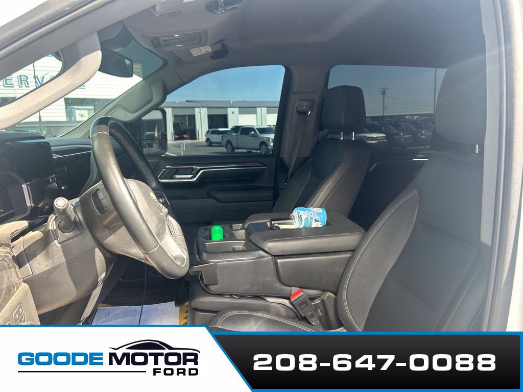 Used 2024 Chevrolet Silverado 3500 LTZ AWD/4WD image 4