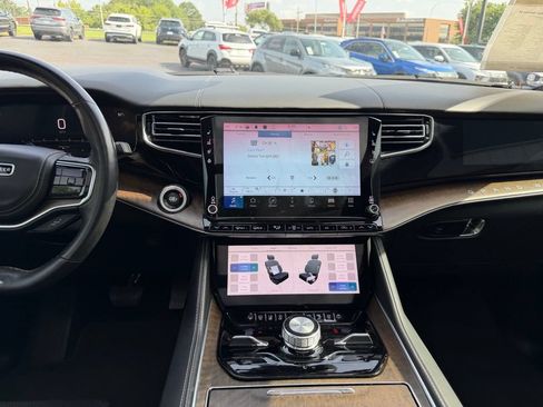Used 2022 Jeep Grand Wagoneer Series II AWD/4WD image 42