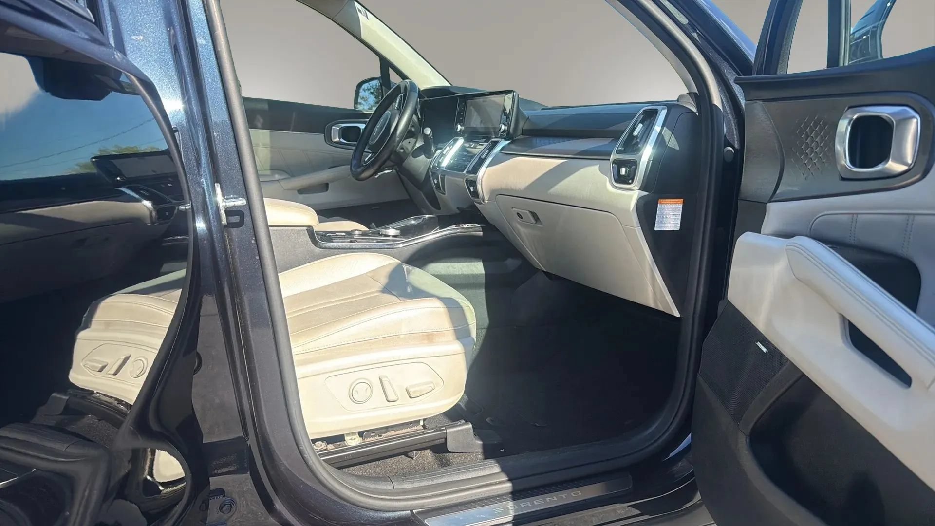Used 2022 Kia Sorento SX Prestige w/ Panoramic Sunroof Package AWD/4WD image 13