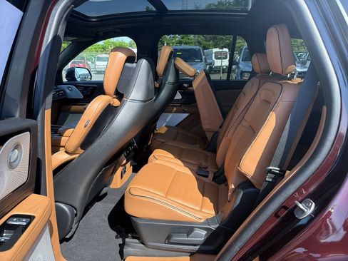 Certified 2023 Lincoln Aviator Black Label w/ Dynamic Handling Package AWD/4WD image 12