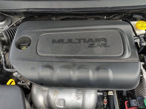 Used 2021 Jeep Cherokee Latitude AWD/4WD image 30