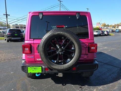 Used 2022 Jeep Wrangler Unlimited Sahara w/ Safety Group image 5