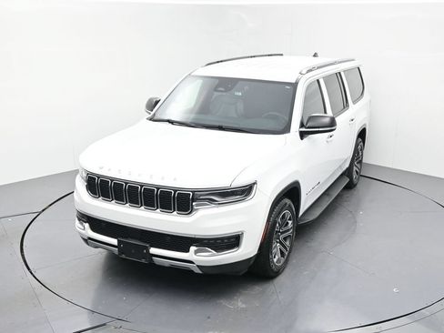 Used 2024 Jeep Wagoneer L Series II RWD image 18