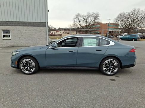 Used 2026 BMW 530i xDrive AWD/4WD image 4