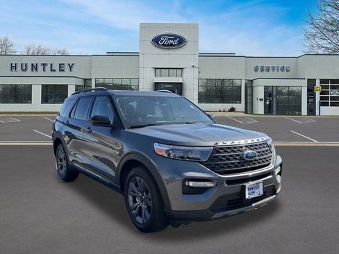 Used 2024 Ford Explorer XLT w/ Equipment Group 202A AWD/4WD image 3