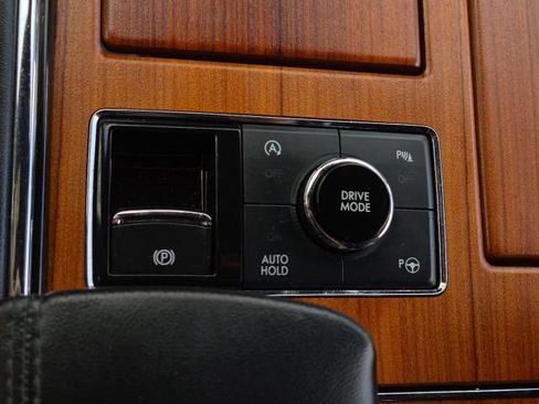 Used 2018 Lincoln Navigator Select w/ Technology Package image 31