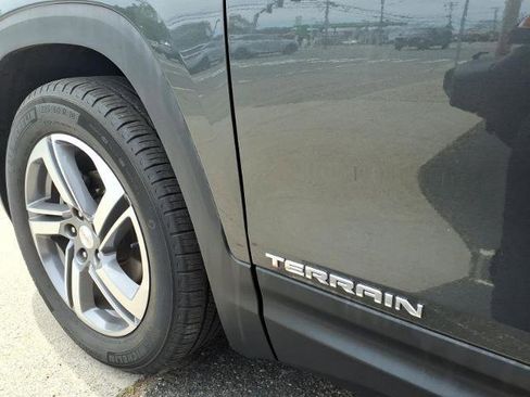 Used 2021 GMC Terrain SLT w/ LPO, Floor Liner Package AWD/4WD image 9