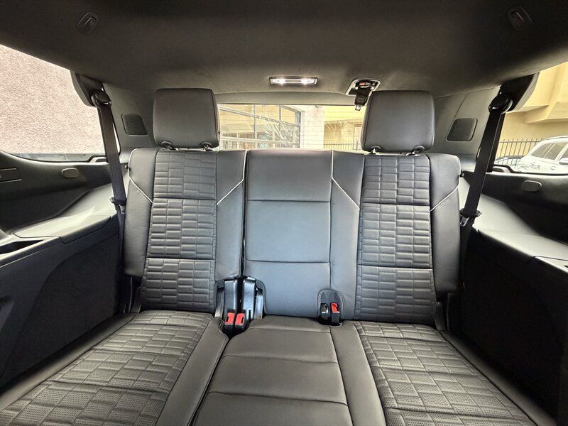 Used 2026 Cadillac Escalade V w/ LPO, ONYX Package AWD/4WD image 17