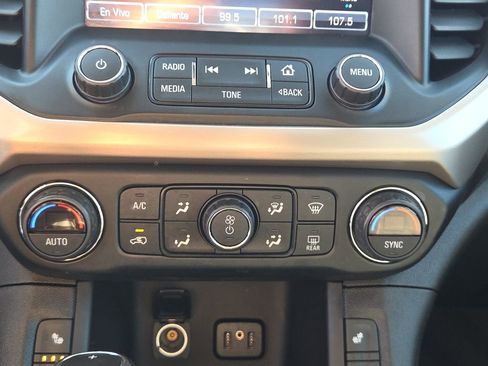 Used 2019 GMC Acadia Denali w/ Technology Package FWD image 22