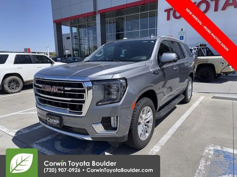Used 2021 GMC Yukon SLT w/ SLT Premium Package image 3