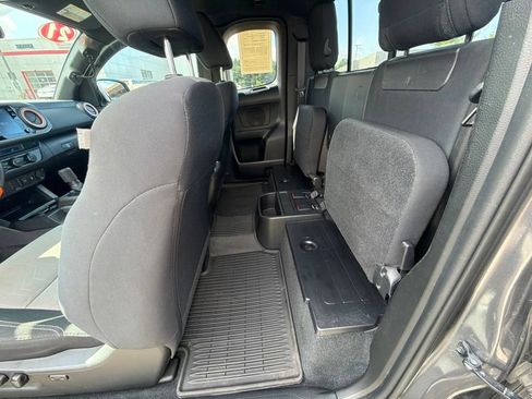 Used 2021 Toyota Tacoma TRD Sport AWD/4WD image 17