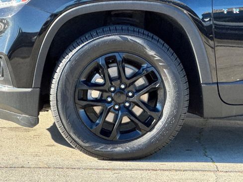 Used 2020 Chevrolet Traverse LT w/ LPO, Black Accent Package image 30