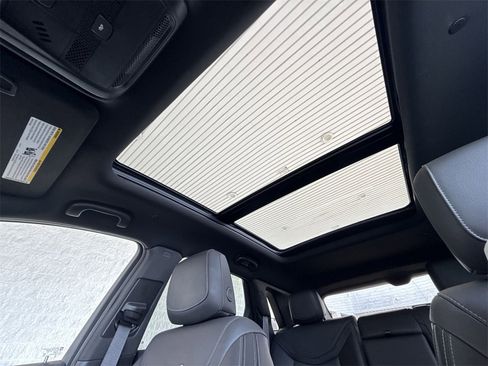 Certified 2025 Cadillac XT5 Premium Luxury image 19