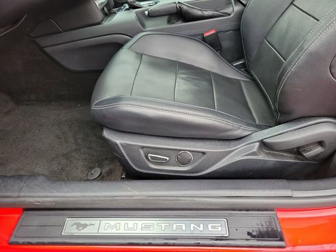 Used 2016 Ford Mustang Premium image 14