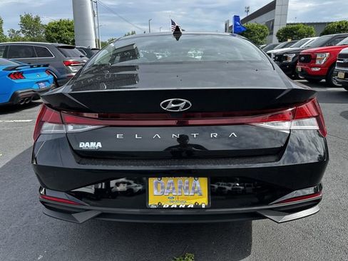 Used 2023 Hyundai Elantra SE FWD image 6