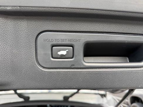 Used 2025 Honda Pilot TrailSport image 11