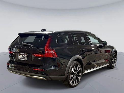 Used 2025 Volvo V60 B5 Cross Country Ultra w/ Climate Package AWD/4WD image 10
