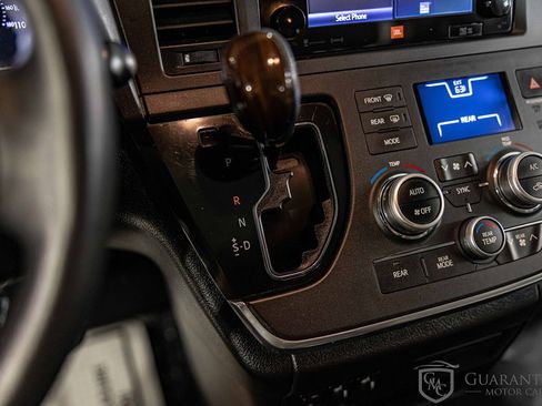 Used 2016 Toyota Sienna Limited Premium w/ Protection Package image 29