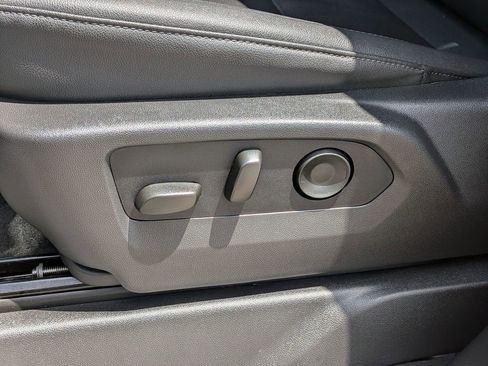 Used 2026 GMC Sierra 1500 SLT image 16