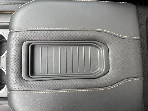 Used 2024 GMC Yukon AT4 AWD/4WD image 31