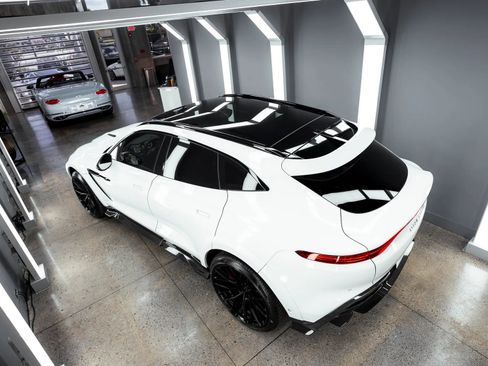 Used 2021 Aston Martin DBX AWD/4WD image 11