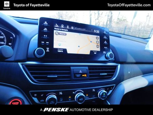 Used 2018 Honda Accord Touring image 10