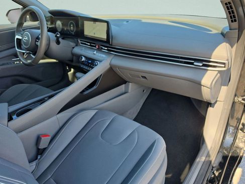 Used 2023 Hyundai Elantra SEL w/ Convenience Package image 16