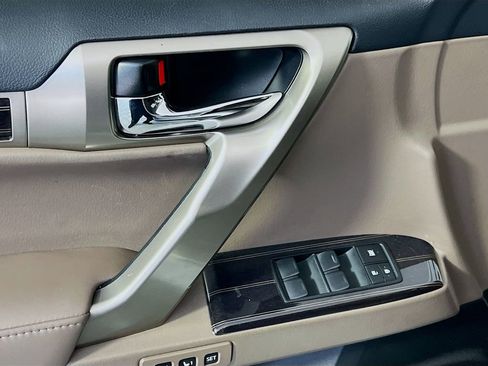 Used 2020 Lexus GX 460 Premium w/ Premium Package image 10