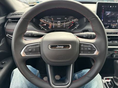 Used 2025 Jeep Compass Trailhawk w/ Trailer Tow Group image 17